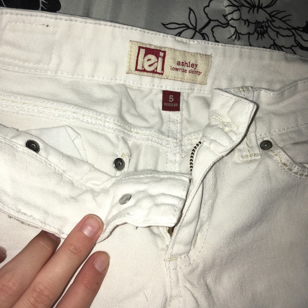 White Levi jeans